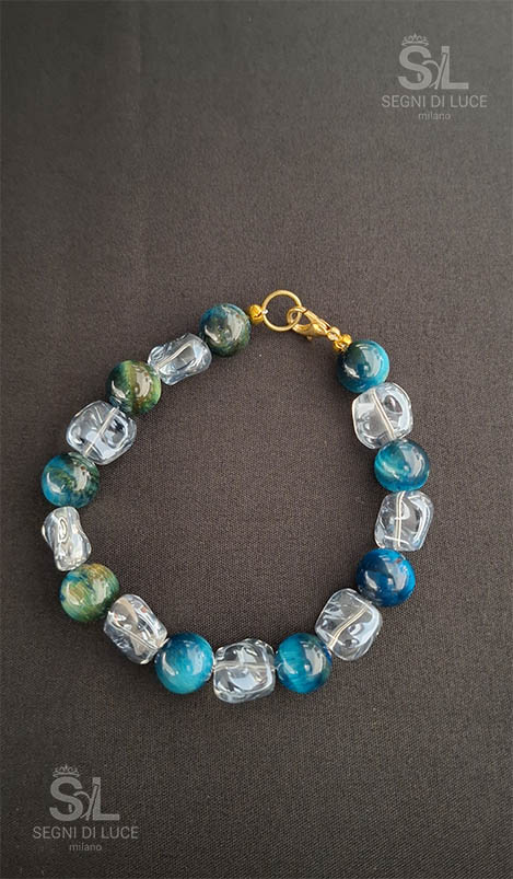 bracciale freesia azzurro venato pietre trasparenti perle azzurre