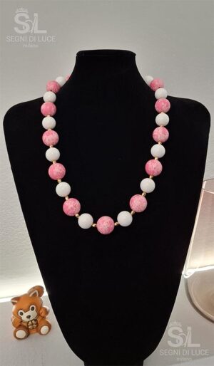 Collana bianca satinata e argento Diana, design lunare e scultoreo in pezzo unico artigianale Segni di Luce Milano.